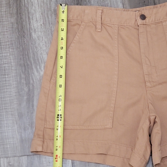 Banana Republic Mid Rise Utility Short - Picture 3 of 8
